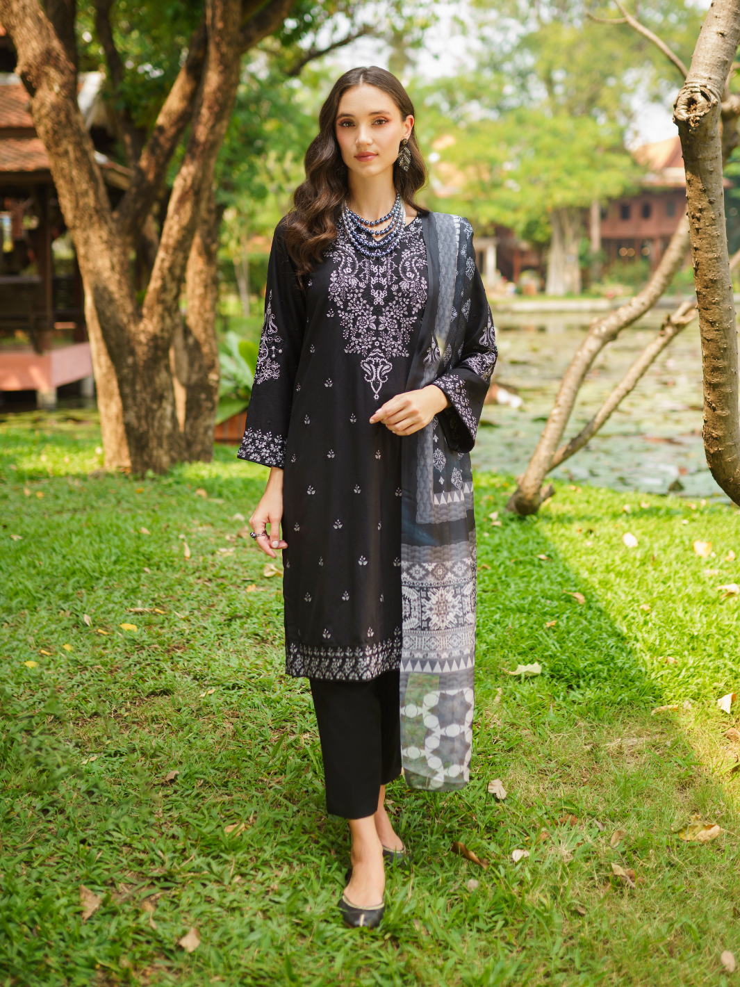GARNET 3 PIECE COTTON LAWN SUIT (BLACK-GARNET)